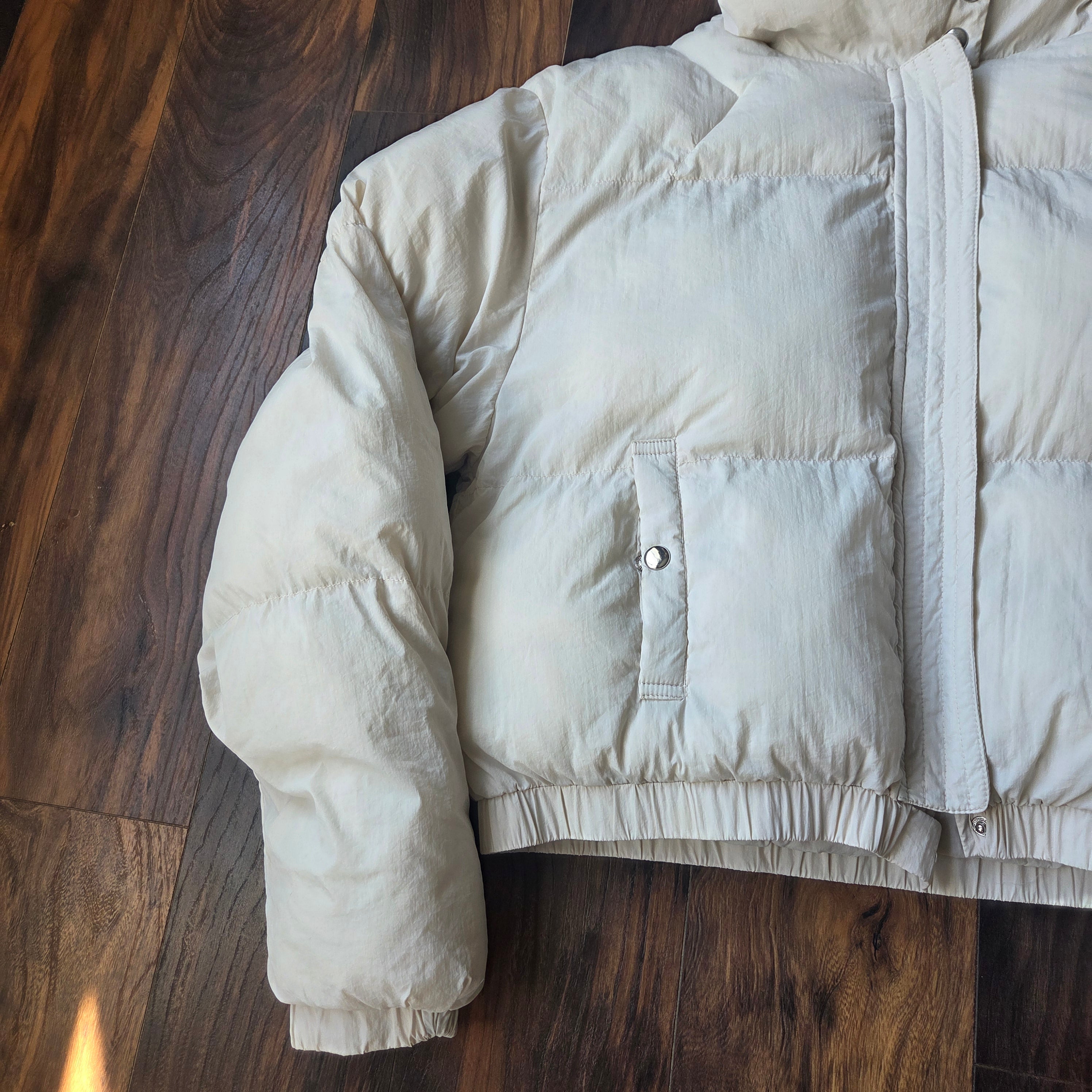 White Cropped Puffer Jacket – Size Large