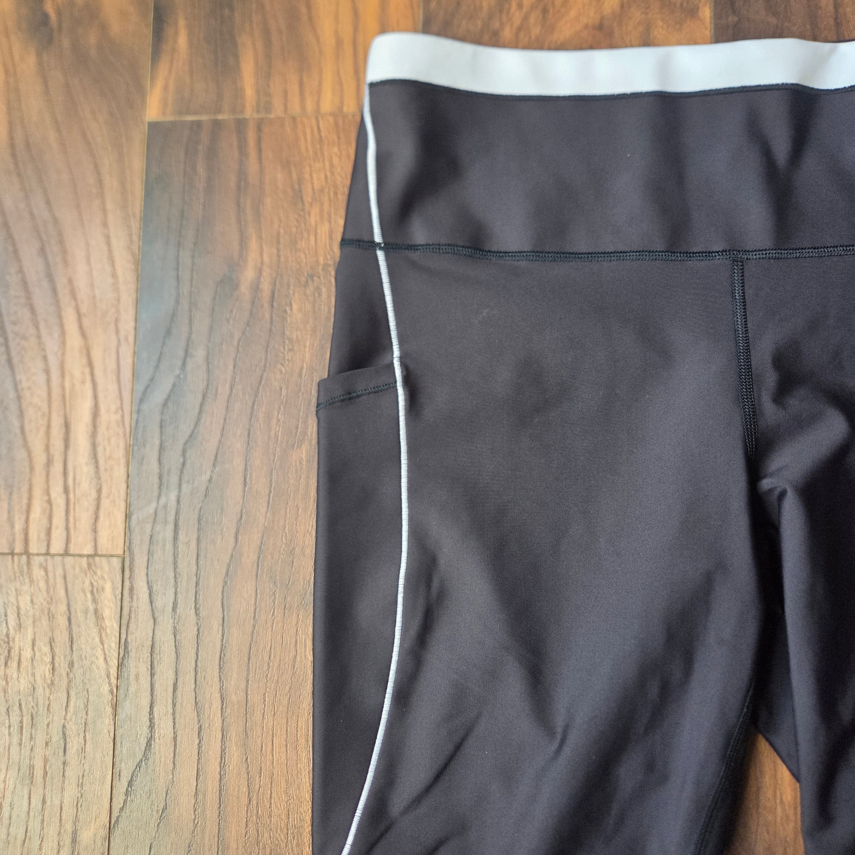 Athleta Interval Stash High Rise Tipped 7/8 Legging