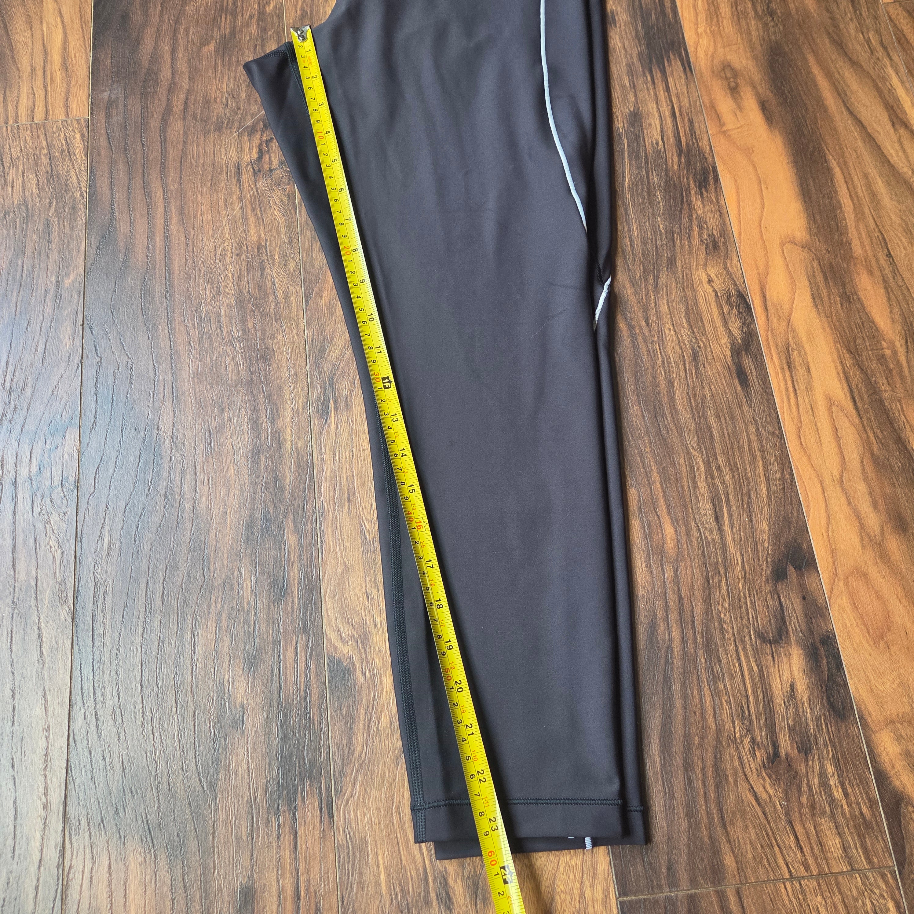 Athleta Interval Stash High Rise Tipped 7/8 Legging