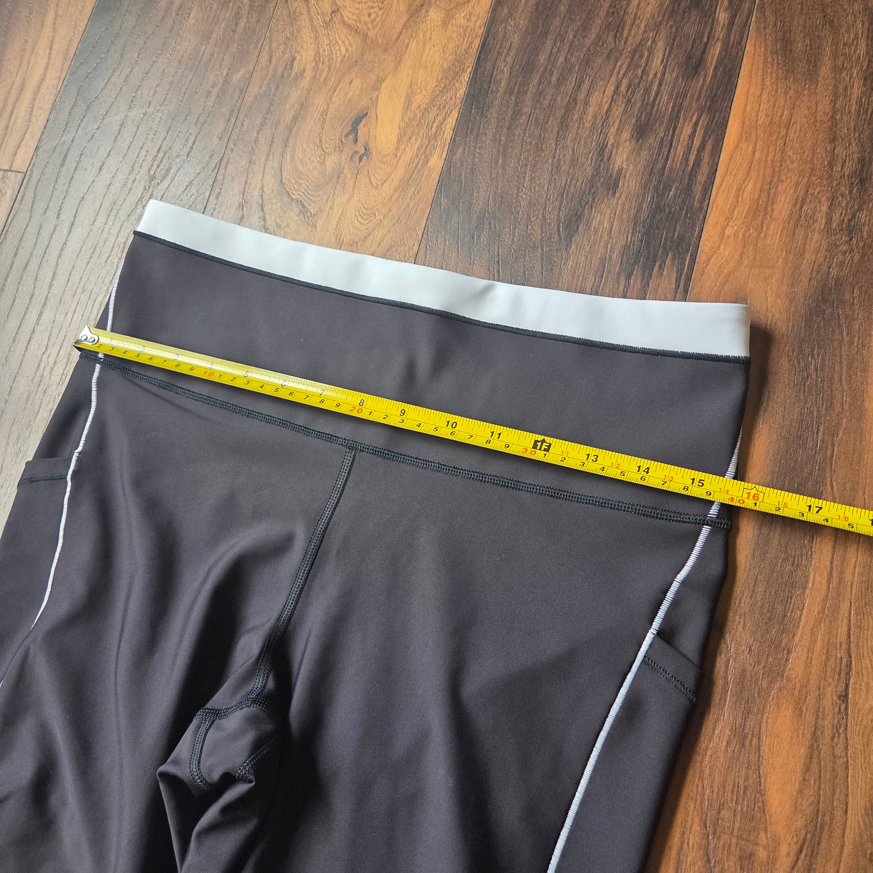 Athleta Interval Stash High Rise Tipped 7/8 Legging