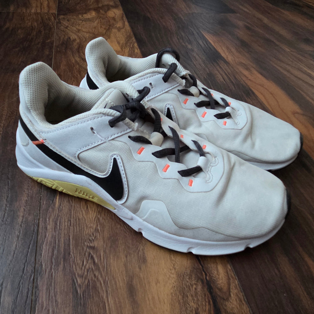 Nike Legend Essential 2 Sneakers