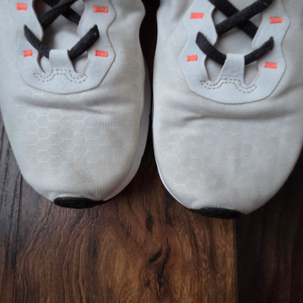 Nike Legend Essential 2 Sneakers