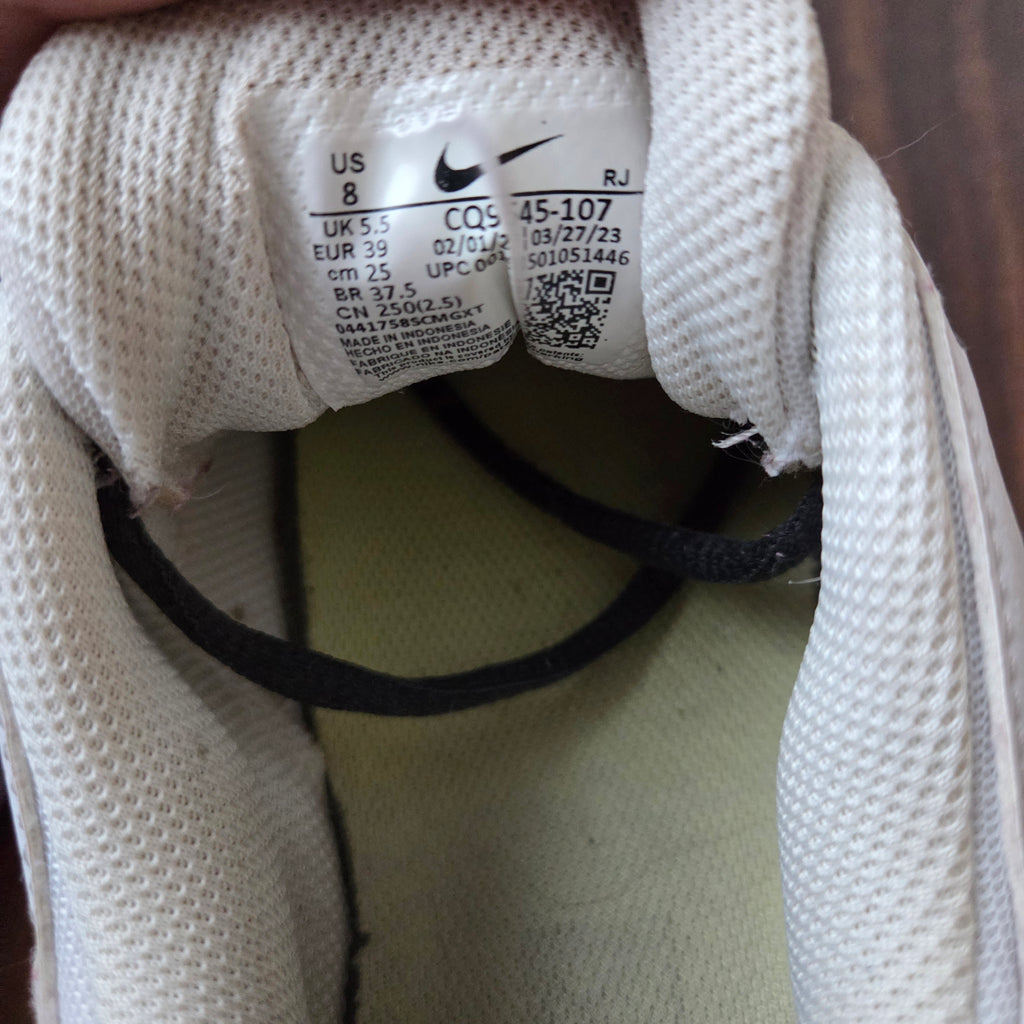Nike Legend Essential 2 Sneakers