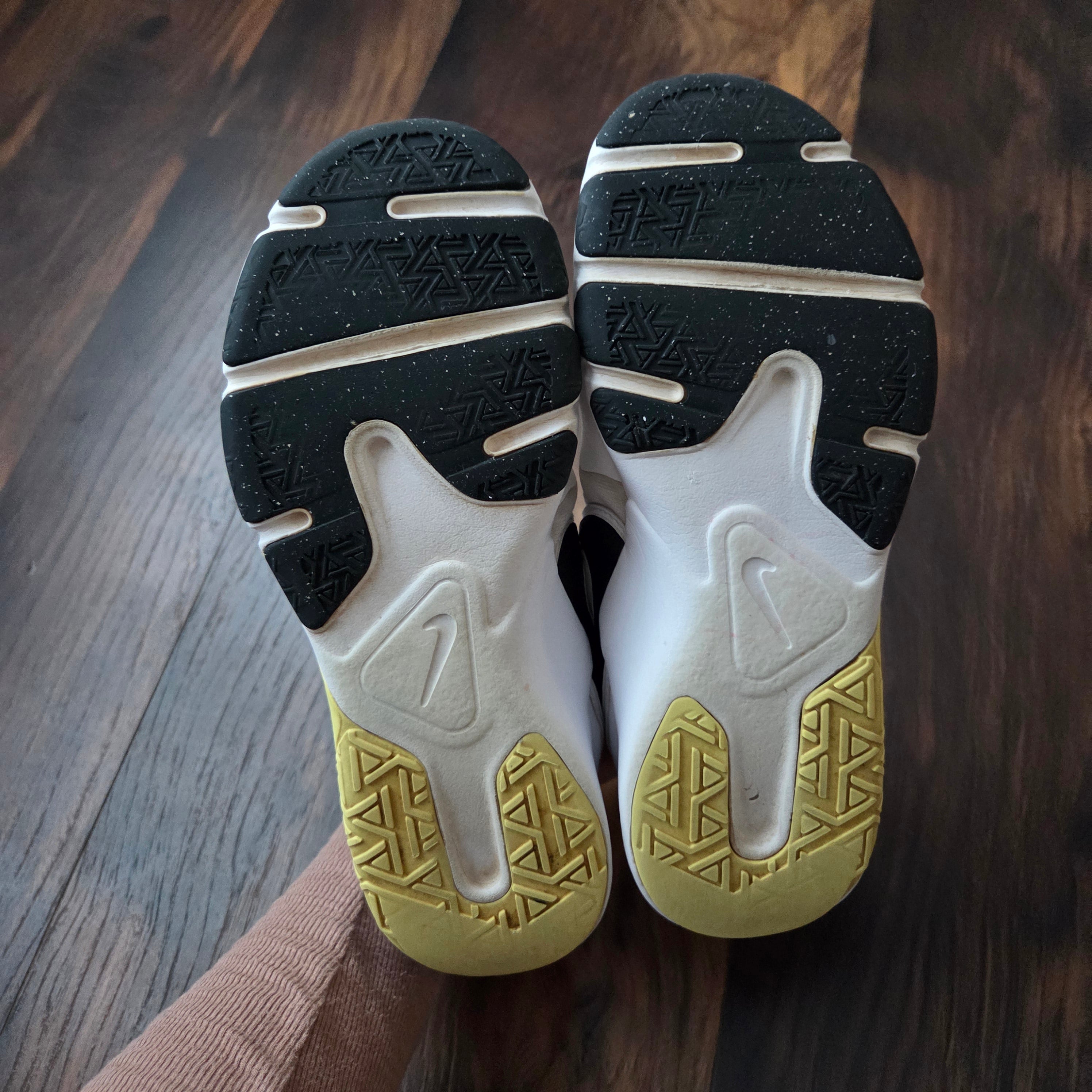 Nike Legend Essential 2 Sneakers
